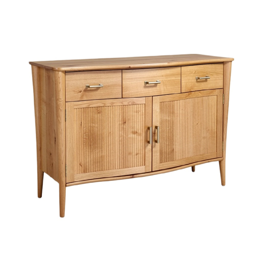 Technische Titel in het Nederlands: "Moderne Eikenhouten Dressoir met Lades en Deuren"